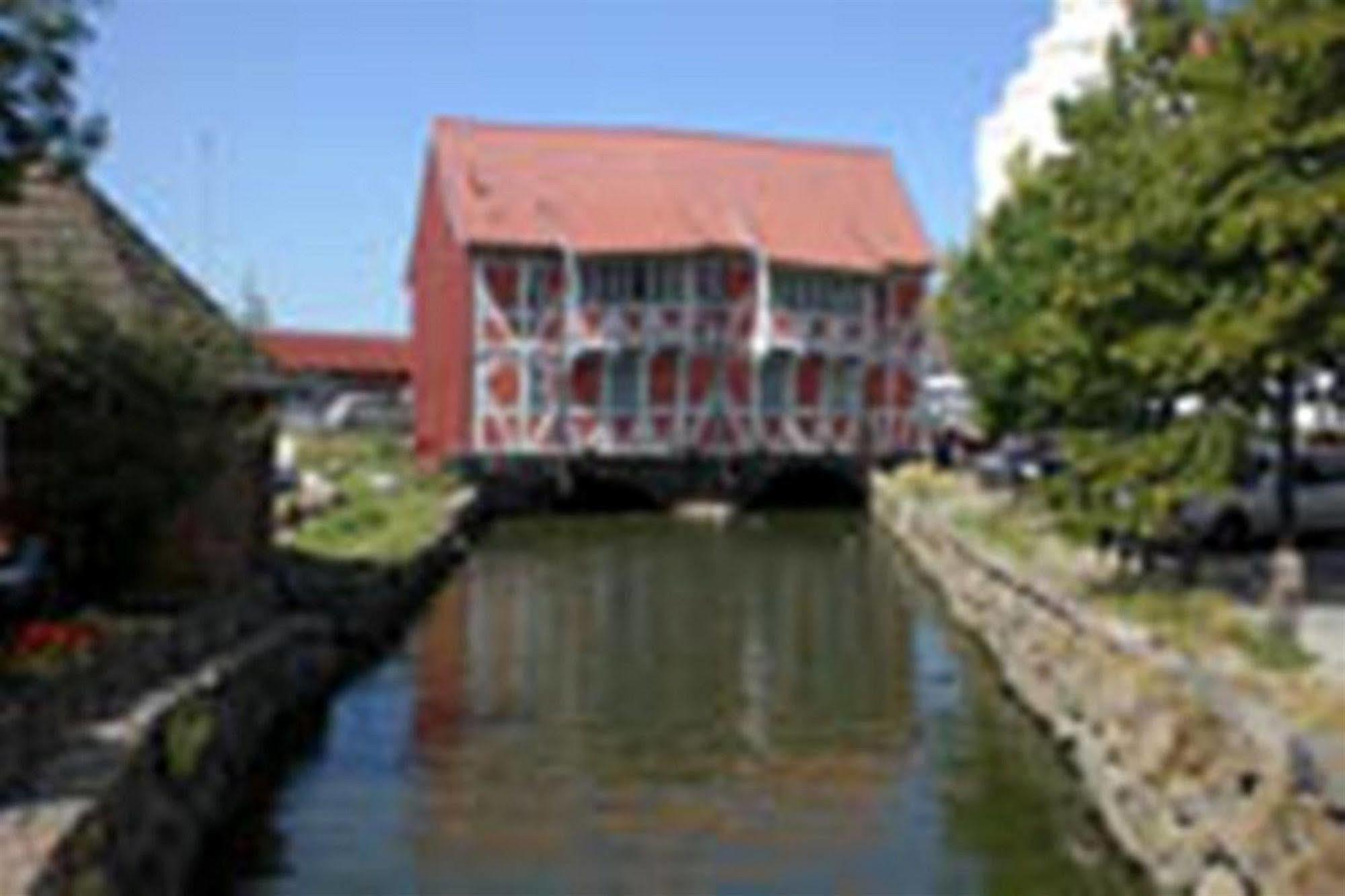 Pension Am Wassertor Висмар Экстерьер фото
